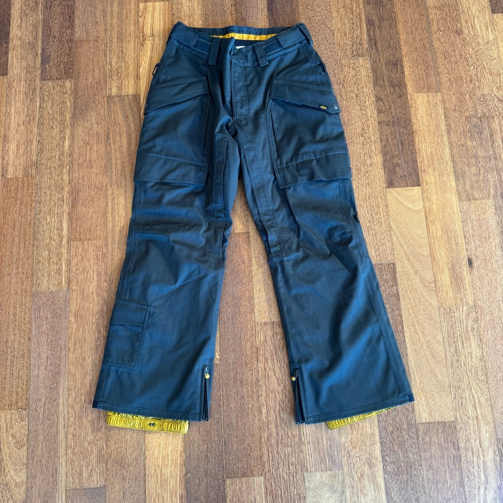 Vans Men’s 10K Primaloft Snowboard Cargo Pants - Medium Men